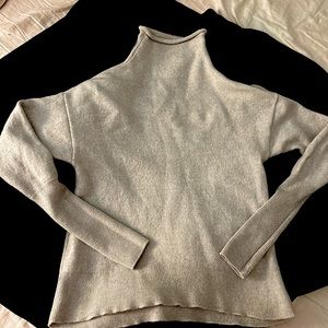 cashmere super soft wilfrid aritzia sweater w turtleneck and ribbed cuffs size M